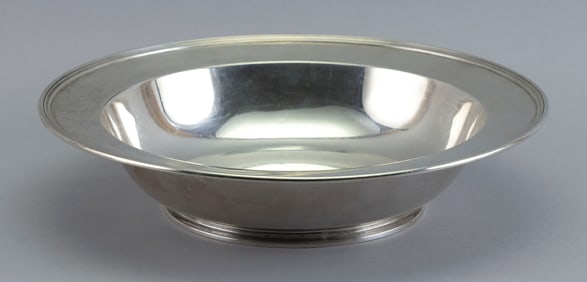 TIFFANY & CO. STERLING SILVER BOWL New York, Early 20th Century Approx. 22.1 troy oz.