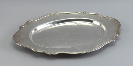 BLACK, STARR & FROST STERLING SILVER TRAY New York, 20th Century Approx. 31.2 troy oz.