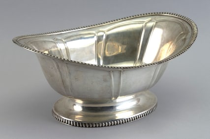 GROGAN CO. STERLING SILVER CENTERPIECE BOWL Pittsburgh, Early 20th Century Approx. 29.2 troy oz.