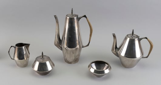 REED & BARTON "THE DIAMOND" STERLING SILVER FIVE-PIECE TEA SET Taunton, Massachusetts, Mid-20th