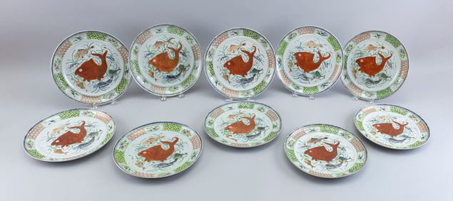 SET OF TEN CHINESE EXPORT PORCELAIN PLATES Early to Mid-19th Century Diameters 9".