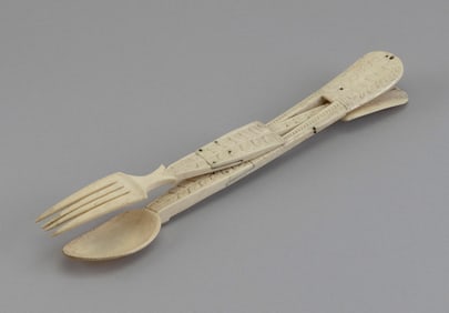PRISONER-OF-WAR BONE SERVING TONGS 19th Century Length 11.5".