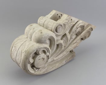 CARVED WOODEN BILLETHEAD First Half of the 20th Century Height 11.25". Length 22.5".