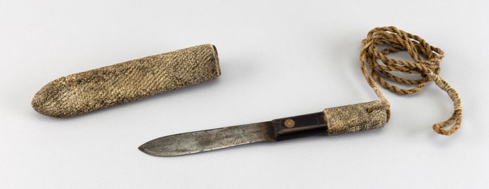 SAILOR'S KNIFE WITH SHEATH Late 19th/Early 20th Century Length 9.75".