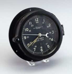 CHELSEA U.S. NAVY WALL CLOCK WITH BAKELITE CASE 20th Century Case diameter 7.5".