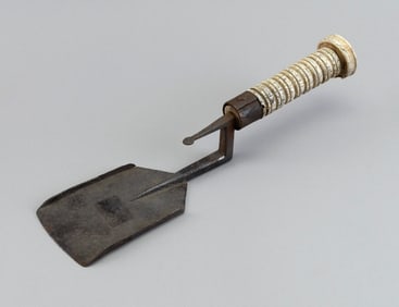 IRON SHOVEL WITH TURNED BONE HANDLE 19th Century Length 14.75".