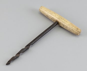 WHALEBONE-HANDLED STEEL AUGER 19th Century Length 10.15". Width 6.5".