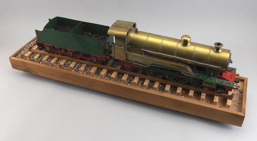 "LIVE STEAM" MODEL OF A STEAM LOCOMOTIVE AND TENDER First Half of the 20th Century Locomotive height