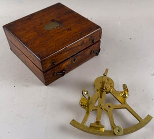 CASED BRASS ENGLISH SEXTANT 19th Century Length 7".