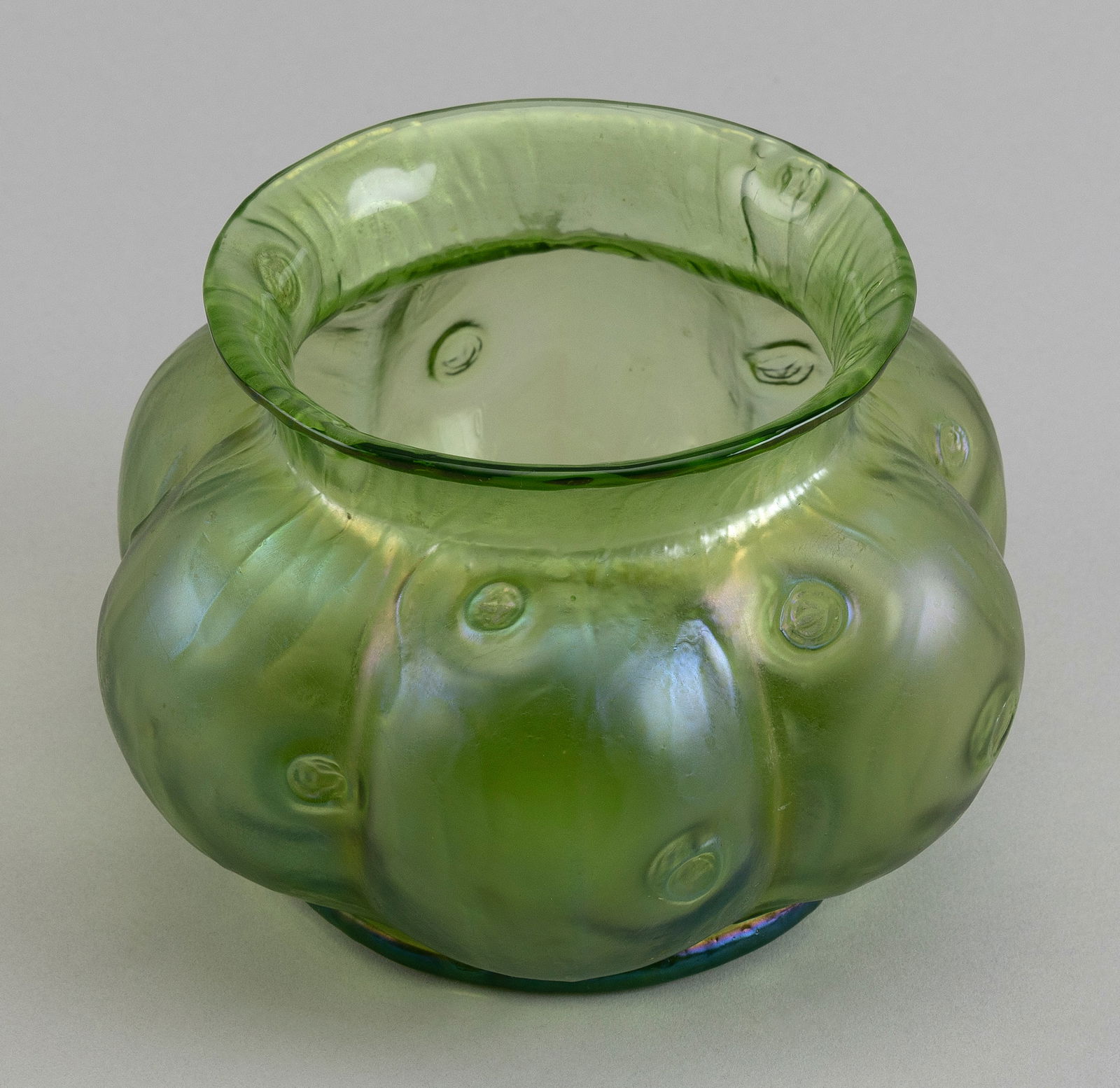 BOHEMIAN IRIDESCENT GREEN ART GLASS BOWL ATTRIBUTED TO LOETZ 20th Century Height 4.5".: BOHEMIAN IRIDESCENT GREEN ART GLASS BOWL ATTRIBUTED TO LOETZ20th CenturyCrete Rusticana style. Apparently unmarked.Height 4.5".