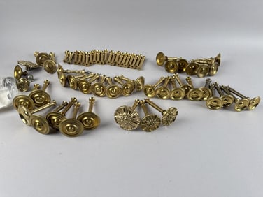 APPROX. 60 PIECES OF BRASS HARDWARE