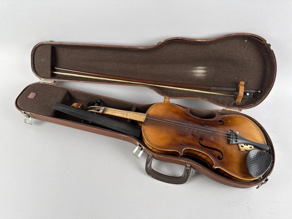 GERMAN VIOLIN BY CASPAR DA SALO IN BRESIA 20th Century Length 23". (1 of 6)