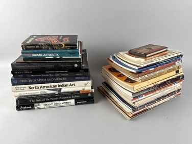 LARGE COLLECTION OF BOOKS ON NATIVE AMERICAN ART 20th Century