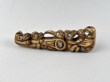 NORTHWEST COASTAL CARVED BONE PIPE 20th Century Length 6".