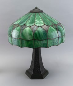 ARTS & CRAFTS TABLE LAMP WITH LEADED GLASS SHADE Mid-20th Century Height 20.5". Shade diameter 16".