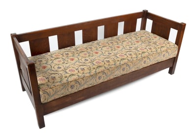 STICKLEY ASSOCIATED CABINETMAKERS ARTS & CRAFTS SETTLE New York, Circa 1916-1919 Back height 28".