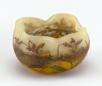 DAUM NANCY CAMEO GLASS BOWL France, Early 20th Century Height 3".