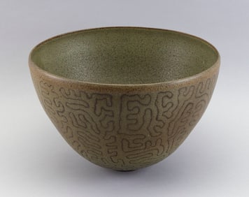 ROBERT ZERLIN STUDIO POTTERY BOWL Ohio, 20th Century Height 7". Diameter 10.5".
