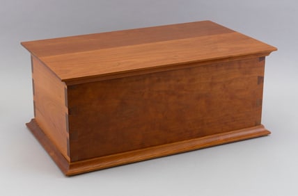 THOMAS MOSER LIFT-TOP BOX Auburn, Maine, Contemporary Height 7". Width 17". Depth 10".