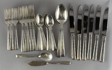 EASTERLING "HORIZON" STERLING SILVER FLATWARE SET Mid-20th Century Approx. 32.4 oz. weighable
