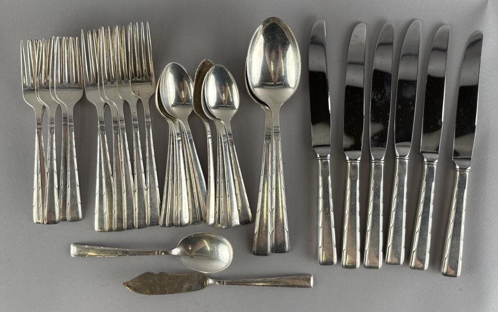 EASTERLING "HORIZON" STERLING SILVER FLATWARE SET Mid-20th Century Approx. 32.4 oz. weighable (1 of 1)