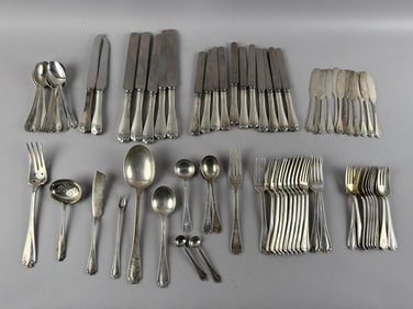 TIFFANY & CO. "FLEMISH" STERLING SILVER FLATWARE SET New York, Early 20th Century Approx. 75.7 troy