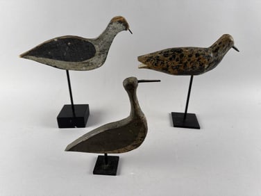 THREE SHOREBIRD DECOYS Late 19th Century Lengths from 10" to 12".