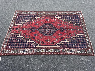 PERSIAN MAZLAGHAN RUG: 4'4" X 6'7" Late 20th Century