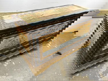 BLANKET CHEST WITH NAUTICAL DECORATION Contemporary Height 27". Width 48.5". Depth 21".