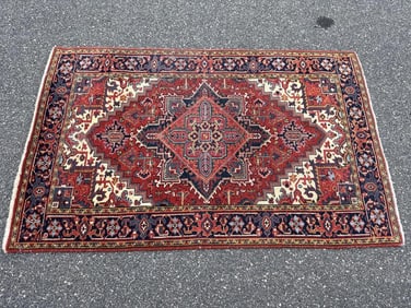 HERIZ RUG: 3'10" X 6'2" Mid-20th Century