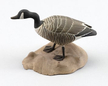 HAROLD GIBBS MINIATURE CANADA GOOSE Barrington, Rhode Island, 1866-1970 Length 5".