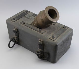 REPLICA OF AN ENGLISH BRONZE MORTAR 20th Century Mortar length 7".