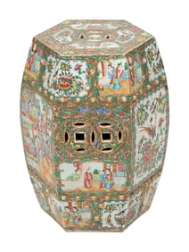 CHINESE EXPORT ROSE MEDALLION PORCELAIN GARDEN BARREL 19th Century Height 19".