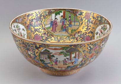 CHINESE ROSE MEDALLION PORCELAIN BOWL 20th Century Height 6.5". Diameter 14".