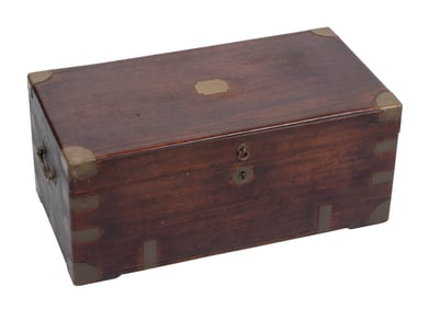 BRASS-BOUND CAMPHORWOOD CAMPAIGN CHEST 19th Century Height 12". Width 29". Depth 15".