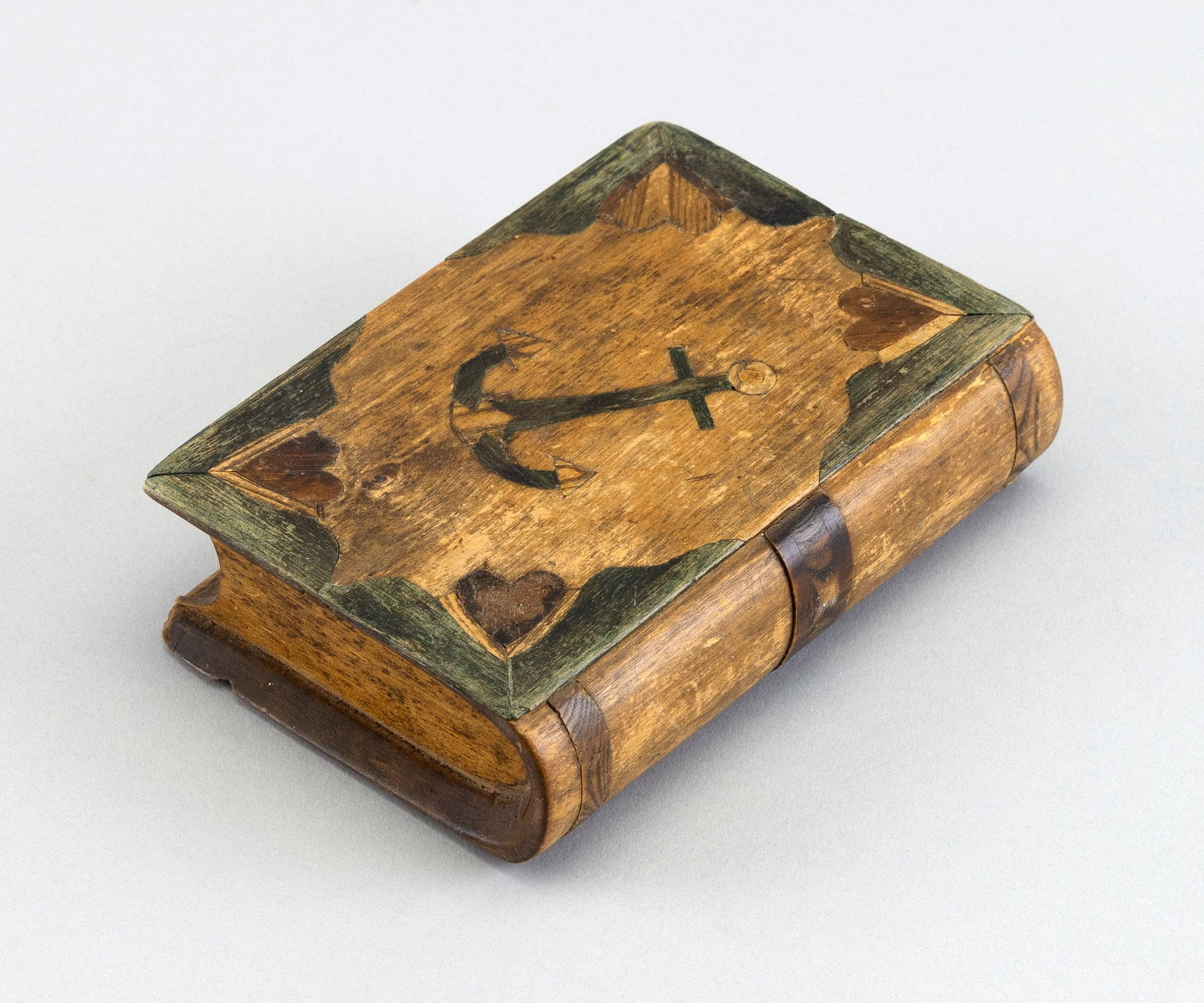 SAILOR-MADE MARITIME-THEMED SPRUCE GUM BOX, 19th Century Height 6". Width 4.25". Interior: 5" x (1 of 3)