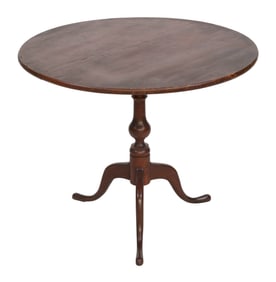 NANTUCKET QUEEN ANNE RED PAINTED PINE TEA TABLE 19th Century Height 27". Top diameter 33".
