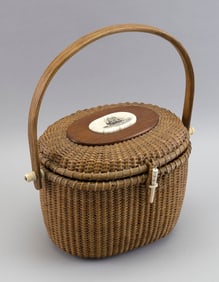 NANTUCKET BASKET PURSE ATTRIBUTED TO G.L. BROWN Nantucket, Massachusetts, 20th Century Height 7".
