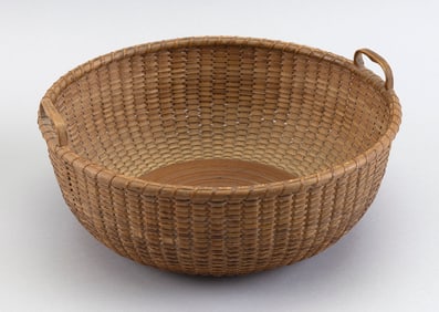 NANTUCKET BASKET 20th Century Height 3.75". Diameter 9.5".