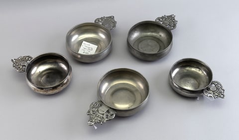 FIVE CROWN-HANDLED PEWTER PORRINGERS 18th to Mid-19th Century Lengths from 6" to 7.5".
