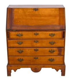 CHIPPENDALE MAPLE SLANT-LID DESK Late 18th Century Height 42.75". Width 36.25". Depth 20.75".