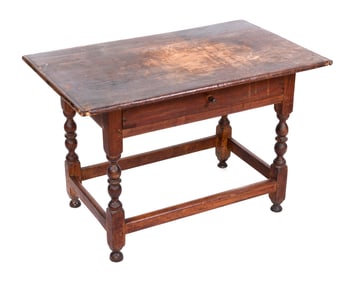 PINE AND MAPLE TAVERN TABLE Early 19th Century Height 25". Width 38". Depth 28".