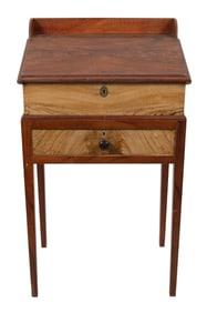 FEDERAL GRAIN-PAINTED SCHOOLMASTER'S DESK America, Circa 1800 Height 50". Width 28". Depth 19".