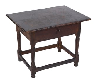 PINE AND MAPLE TAVERN TABLE Early 19th Century Height 25". Width 33". Depth 25".