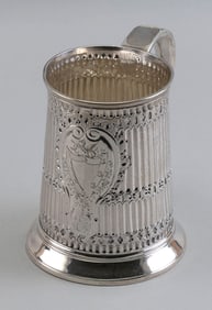 FINE GEORGIAN STERLING SILVER TANKARD London, 18th Century Approx. 11.6 troy oz.