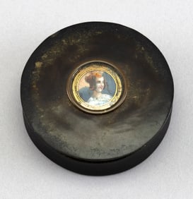 SHELLWORK BOX 19th Century Diameter 2.75".