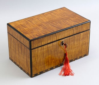 ENGLISH TIGER MAPLE TEA CADDY 19th Century Height 4.75". Width 8". Depth 5".