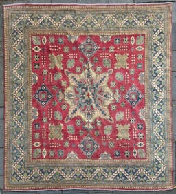 SERAPI DESIGN RUG: 13'3" X 13'3" 21st Century