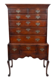 QUEEN ANNE WALNUT FLAT-TOP HIGHBOY Circa 1750 Height 70.5". Width 39". Depth 41.5".