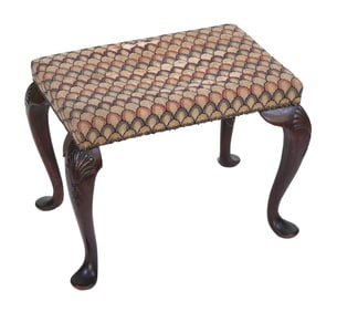 QUEEN ANNE-STYLE MAHOGANY DRESSING STOOL Late 19th Century Height 17". Width 23". Depth 17".